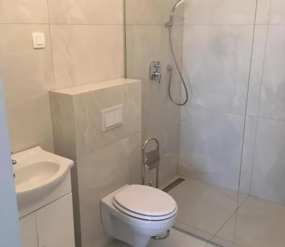 R41 - Tivoli Groundfloor Guest house